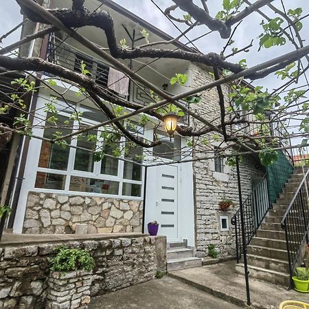 شقة Old House Morinj المظهر الخارجي الصورة
